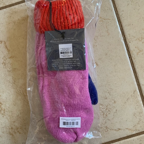 NWT Ultra pink Sherpa lined knit mittens. Pink, purple and red. - Picture 4 of 4